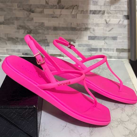 CROCS Miami Thong Flip Sandal in Pink Crush Size 8 - Picture 3 of 5